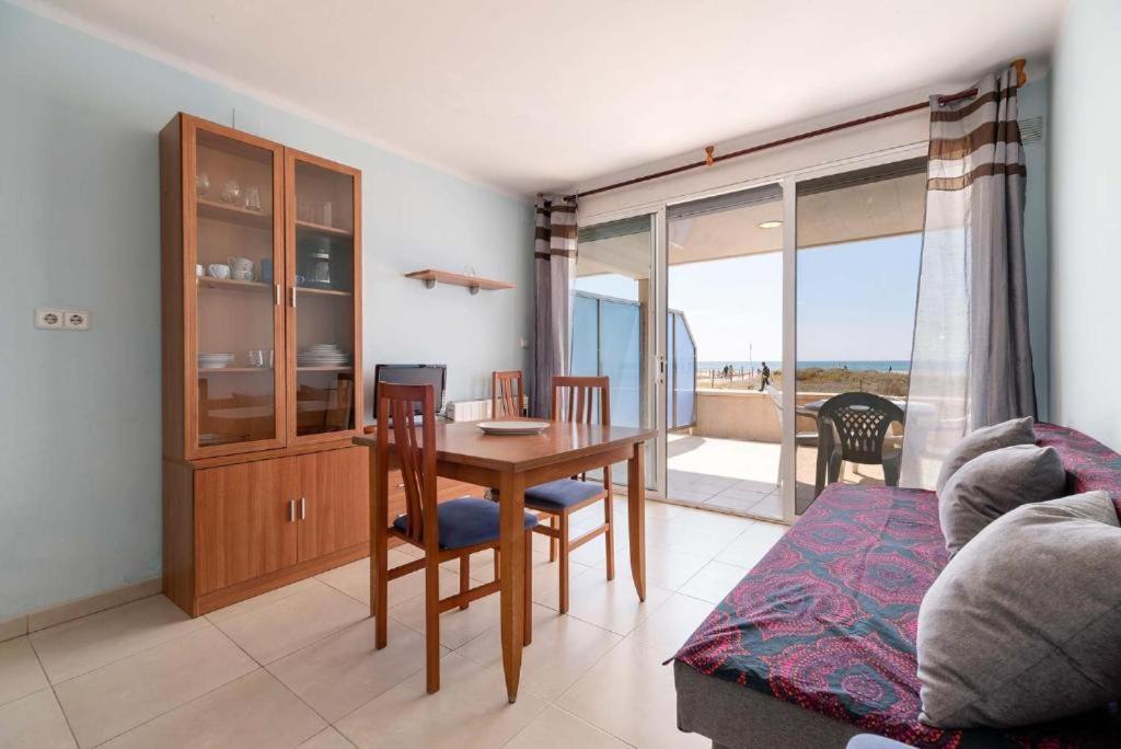 Apartamentos Denis カステルデフェルス エクステリア 写真
